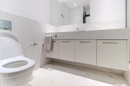 Apartamento à venda com 452m², 3 quartos e 4 vagas Apartamento à venda com 452m², 3 quartos e 4 vagasBanheiro da Suíte 2