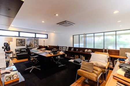 Apartamento à venda com 452m², 3 quartos e 4 vagas Apartamento à venda com 452m², 3 quartos e 4 vagasEscritório