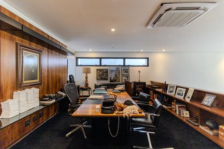 Apartamento à venda com 452m², 3 quartos e 4 vagas Apartamento à venda com 452m², 3 quartos e 4 vagasEscritório