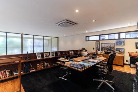Apartamento à venda com 452m², 3 quartos e 4 vagas Apartamento à venda com 452m², 3 quartos e 4 vagasEscritório