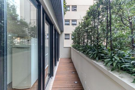 Apartamento à venda com 452m², 3 quartos e 4 vagas Apartamento à venda com 452m², 3 quartos e 4 vagasVaranda da Suíte 1
