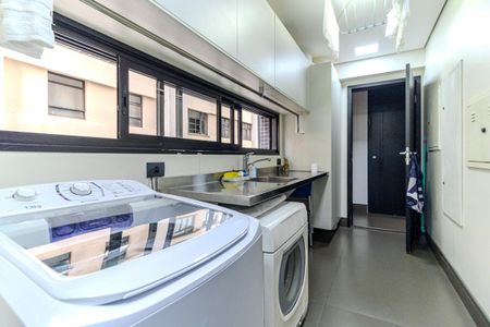 Apartamento à venda com 452m², 3 quartos e 4 vagas Apartamento à venda com 452m², 3 quartos e 4 vagasÁrea de Serviço