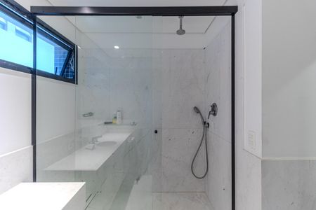Apartamento à venda com 452m², 3 quartos e 4 vagas Apartamento à venda com 452m², 3 quartos e 4 vagasBanheiro da Suíte 2