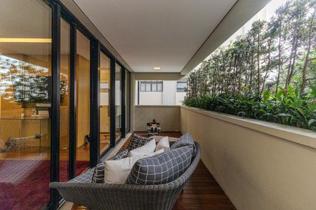 Apartamento à venda com 452m², 3 quartos e 4 vagas Apartamento à venda com 452m², 3 quartos e 4 vagasVaranda da Suíte 3