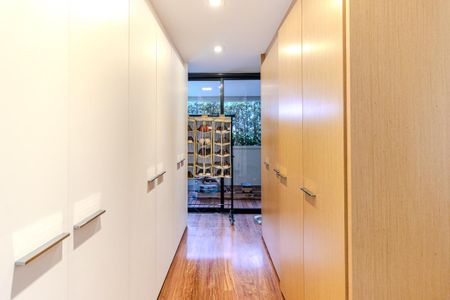 Apartamento à venda com 452m², 3 quartos e 4 vagas Apartamento à venda com 452m², 3 quartos e 4 vagasCloset da Suíte 3