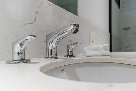 Apartamento à venda com 452m², 3 quartos e 4 vagas Apartamento à venda com 452m², 3 quartos e 4 vagasBanheiro da Suíte 2