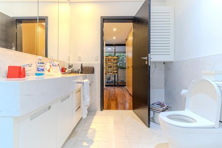Apartamento à venda com 452m², 3 quartos e 4 vagas Apartamento à venda com 452m², 3 quartos e 4 vagasBanheiro da Suíte 3