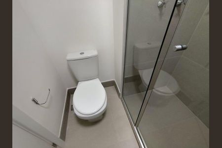 Banheiro de kitnet/studio para alugar com 1 quarto, 27m² em Passo d’Areia, Porto Alegre