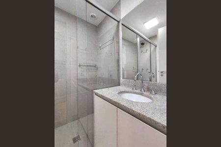 Banheiro de kitnet/studio para alugar com 1 quarto, 27m² em Passo d’Areia, Porto Alegre