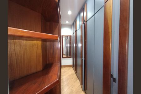 Casa para alugar com 420m², 4 quartos e 4 vagas