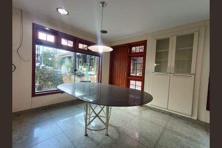 Casa para alugar com 420m², 4 quartos e 4 vagas