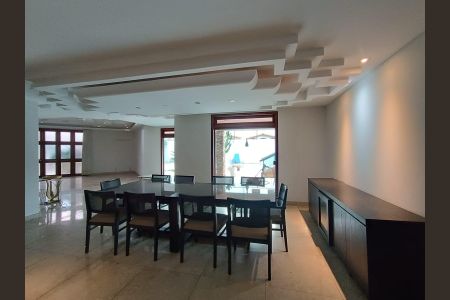 Casa para alugar com 420m², 4 quartos e 4 vagas