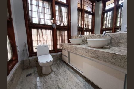 Casa para alugar com 420m², 4 quartos e 4 vagas