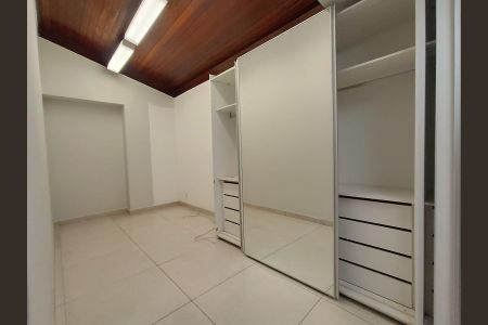 Casa para alugar com 420m², 4 quartos e 4 vagas