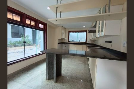Casa para alugar com 420m², 4 quartos e 4 vagas