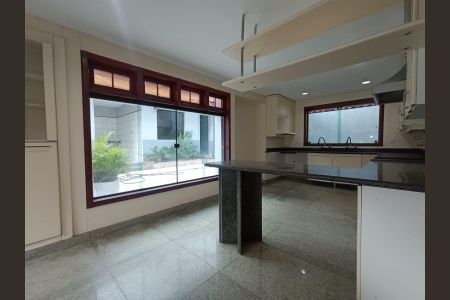 Casa para alugar com 420m², 4 quartos e 4 vagas