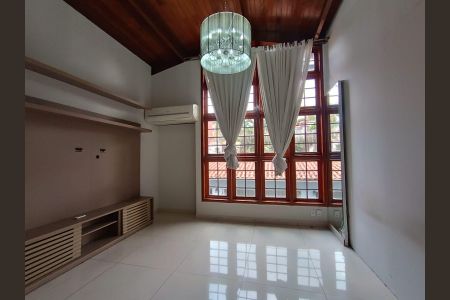 Casa para alugar com 420m², 4 quartos e 4 vagas