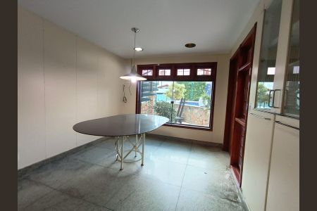 Casa para alugar com 420m², 4 quartos e 4 vagas
