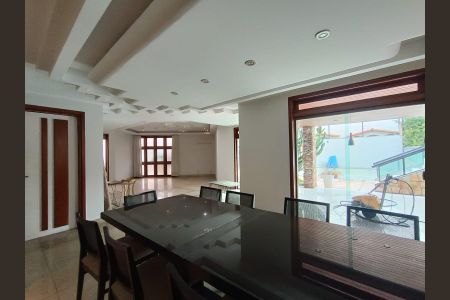 Casa para alugar com 420m², 4 quartos e 4 vagas