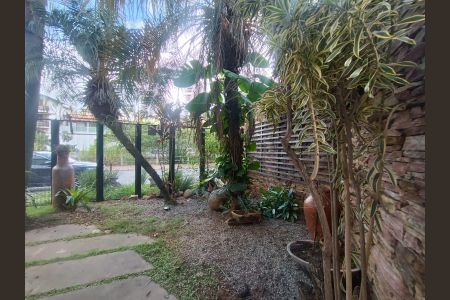 Casa para alugar com 420m², 4 quartos e 4 vagas