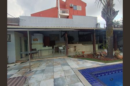 Casa para alugar com 420m², 4 quartos e 4 vagas