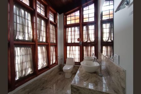 Casa para alugar com 420m², 4 quartos e 4 vagas