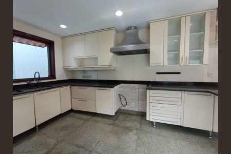 Casa para alugar com 420m², 4 quartos e 4 vagas