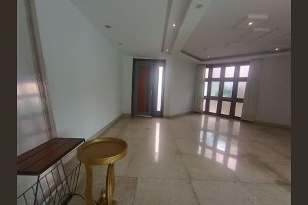 Casa para alugar com 420m², 4 quartos e 4 vagas
