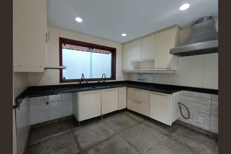 Casa para alugar com 420m², 4 quartos e 4 vagas
