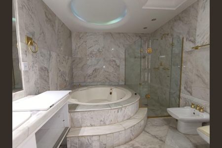 Casa para alugar com 420m², 4 quartos e 4 vagas