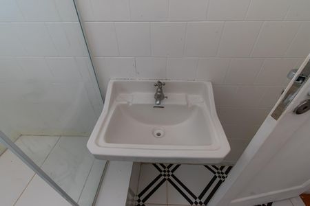 Casa para alugar com 120m², 3 quartos e 2 vagasBanheiro social