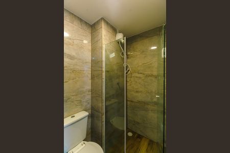 Banheiro de kitnet/studio para alugar com 1 quarto, 27m² em Belenzinho, São Paulo