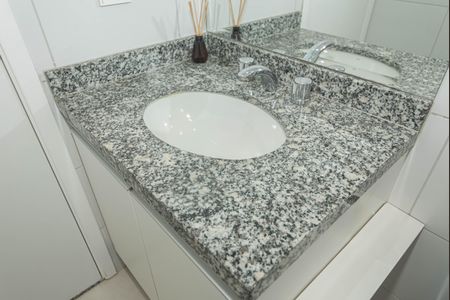 Apartamento à venda com 70m², 2 quartos e 2 vagas Apartamento à venda com 70m², 2 quartos e 2 vagasBanheiro da Suíte