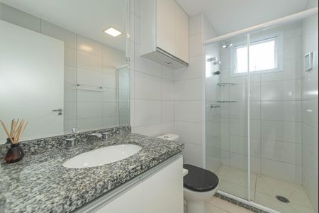 Apartamento à venda com 70m², 2 quartos e 2 vagas Apartamento à venda com 70m², 2 quartos e 2 vagasBanheiro da Suíte