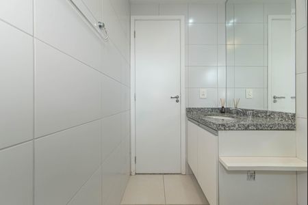 Apartamento à venda com 70m², 2 quartos e 2 vagas Apartamento à venda com 70m², 2 quartos e 2 vagasBanheiro da Suíte