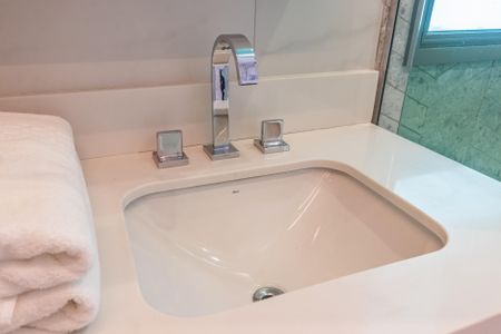 Apartamento à venda com 122m², 2 quartos e 2 vagas Apartamento à venda com 122m², 2 quartos e 2 vagasBanheiro da Suíte 2