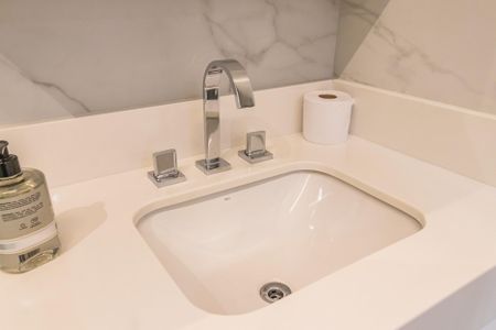 Apartamento à venda com 122m², 2 quartos e 2 vagas Apartamento à venda com 122m², 2 quartos e 2 vagasBanheiro da Suíte 1