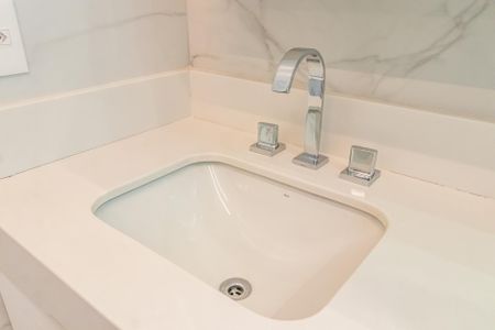 Apartamento à venda com 122m², 2 quartos e 2 vagas Apartamento à venda com 122m², 2 quartos e 2 vagasBanheiro da Suíte 2