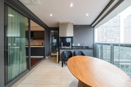 Apartamento à venda com 122m², 2 quartos e 2 vagas Apartamento à venda com 122m², 2 quartos e 2 vagasVaranda Gourmet