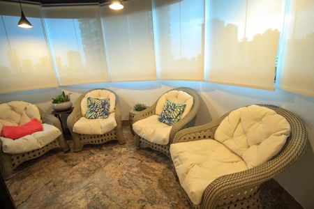 Apartamento à venda com 260m², 6 quartos e 4 vagas Apartamento à venda com 260m², 6 quartos e 4 vagasVaranda