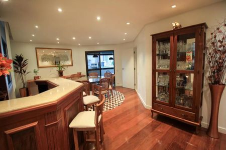 Apartamento à venda com 260m², 6 quartos e 4 vagas Apartamento à venda com 260m², 6 quartos e 4 vagasSala
