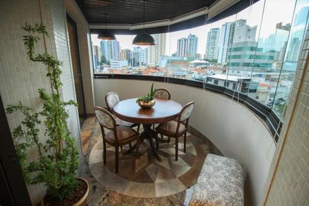 Apartamento à venda com 260m², 6 quartos e 4 vagas Apartamento à venda com 260m², 6 quartos e 4 vagasVaranda
