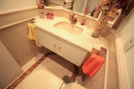Apartamento à venda com 260m², 6 quartos e 4 vagas Apartamento à venda com 260m², 6 quartos e 4 vagasBanheiro