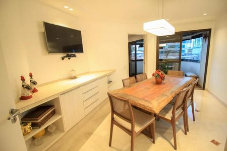 Apartamento à venda com 260m², 6 quartos e 4 vagas Apartamento à venda com 260m², 6 quartos e 4 vagasSala de Jantar