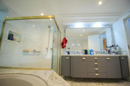 Apartamento à venda com 260m², 6 quartos e 4 vagas Apartamento à venda com 260m², 6 quartos e 4 vagasBanheiro