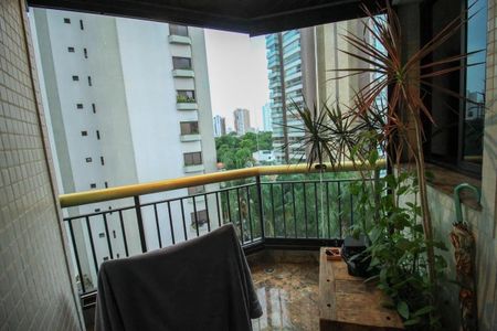 Apartamento à venda com 260m², 6 quartos e 4 vagas Apartamento à venda com 260m², 6 quartos e 4 vagasVaranda
