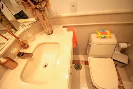 Apartamento à venda com 260m², 6 quartos e 4 vagas Apartamento à venda com 260m², 6 quartos e 4 vagasBanheiro