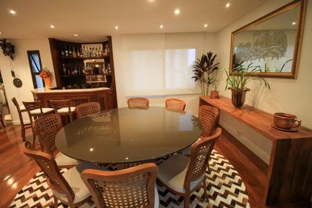 Apartamento à venda com 260m², 6 quartos e 4 vagas Apartamento à venda com 260m², 6 quartos e 4 vagasSala de Jantar