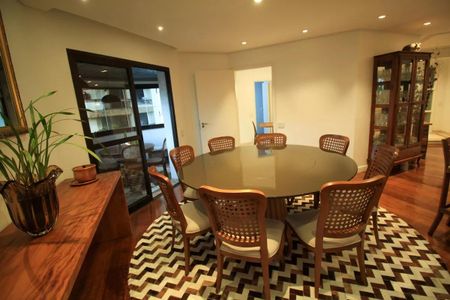 Apartamento à venda com 260m², 6 quartos e 4 vagas Apartamento à venda com 260m², 6 quartos e 4 vagasSala de Jantar