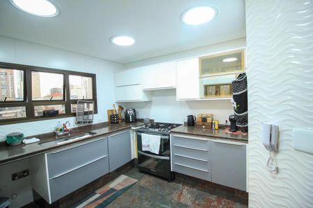 Apartamento à venda com 260m², 6 quartos e 4 vagas Apartamento à venda com 260m², 6 quartos e 4 vagasCozinha